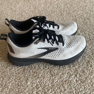 Brooks Revel 4 Running Shoe (size 9)